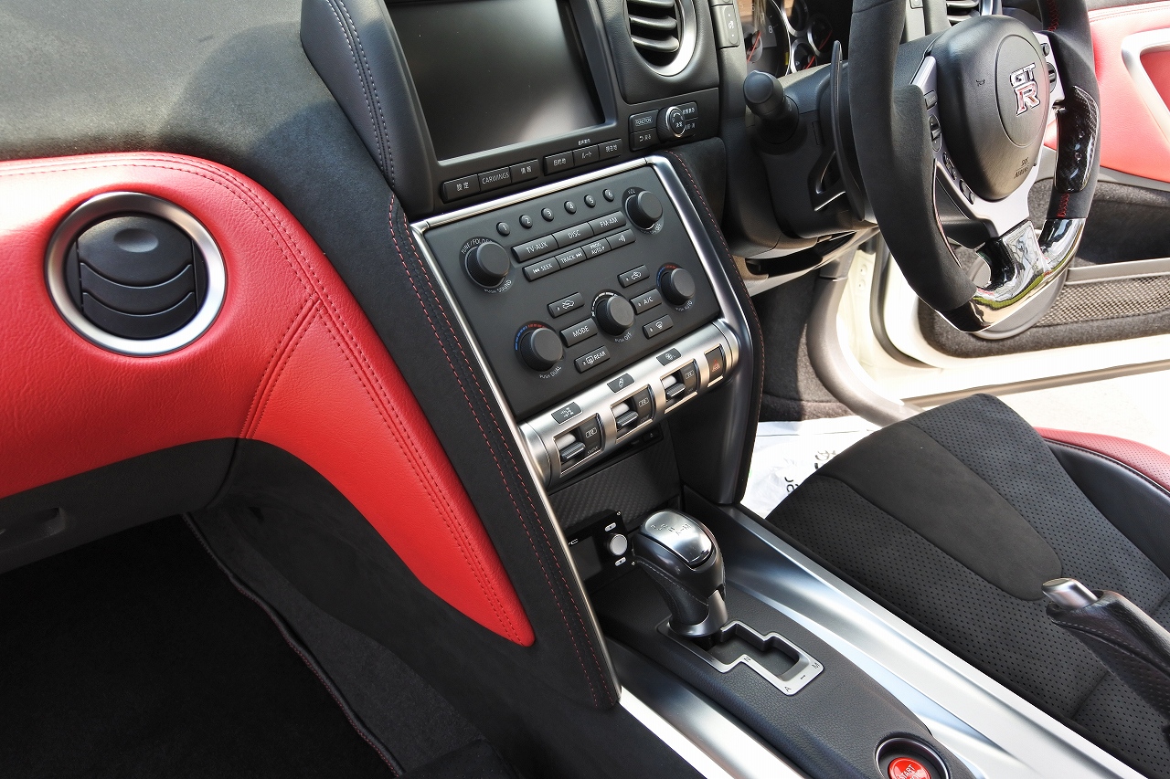 日産 R35 GT-R ダッシュボード 張替え 修理 | RIPリップ – JUST BALANCE